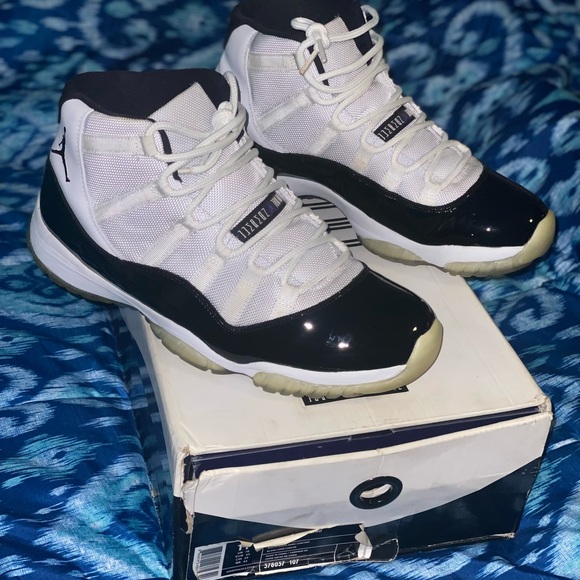 Jordan 11 concord from 2011.   Size 11 - Picture 3 of 9